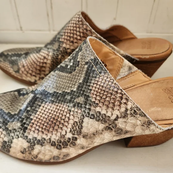 Frye & Company Leather Snake Skin Print Mules 'Jacy' slip on Shoes SZ 9 - Picture 2 of 7